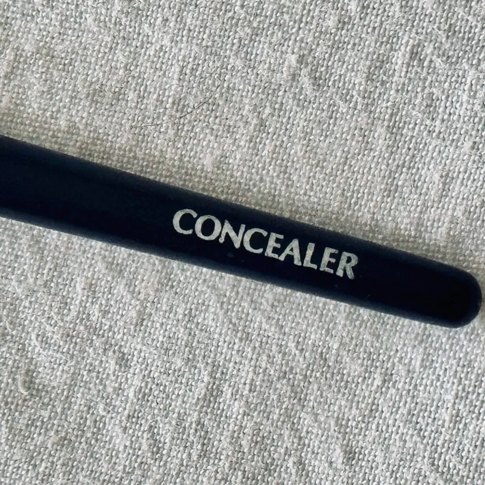 STUDIO BASICS Concealer Makeup Brush